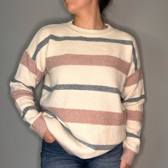 Sweaters - Pull over sweater